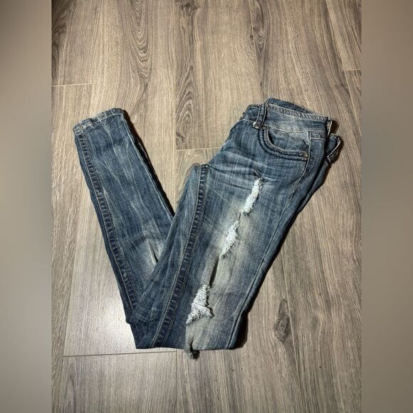 Almost Famous Distressed Skinny Leg Blue Jeans EPC Size 3 Excellent Preloved Con - Picture 5 of 6